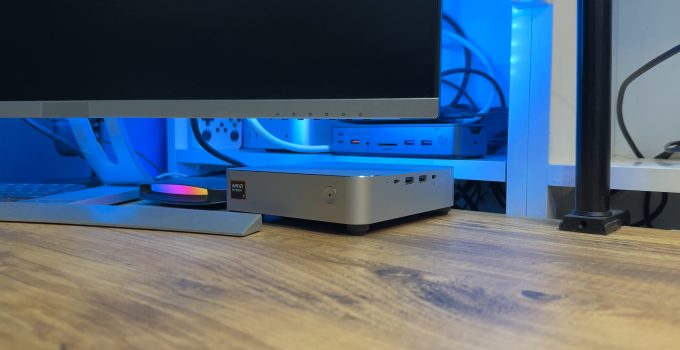 Chuwi AuBox Ryzen 7 8745HS Kompakt Kasada Masaüstü Gücü