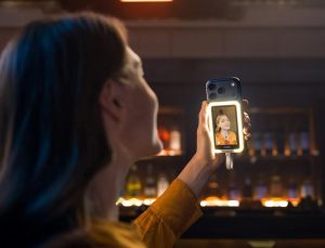 Insta360, akıllı telefonlar için harici bir MagSafe ekranı tanıttı.